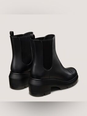 Stuart Weitzman Norah Chelsea Bootie size 7.5